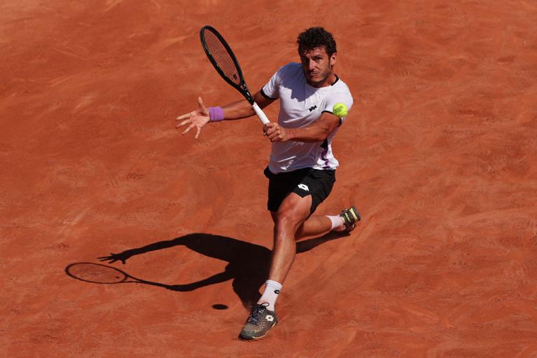 Alessandro Giannessi  colpisce di rovescio (foto Getty Images)