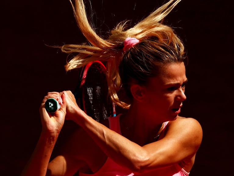 Il movimento di chiusura del rovescio di Camila Giorgi (foto Getty Images)