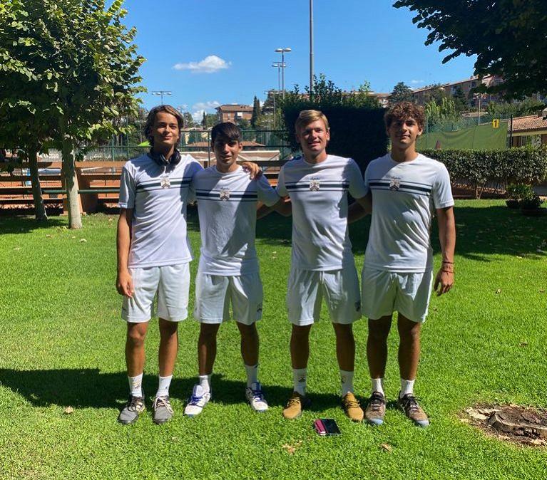 Teo Masera e la squadra under 16 del Parioli