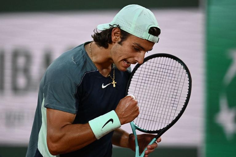 Lorenzo Musetti esulta (foto Getty Images)