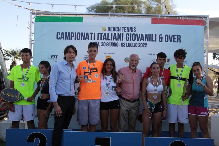 Un momento delle premiazioni con Alessandro Onorato e Mario Falconi