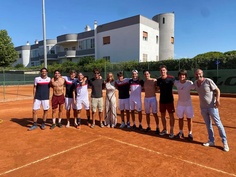 I festeggiamenti per la salvezza al CT Bari