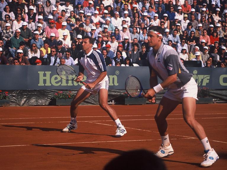 Andrea Gaudenzi e Diego Nargiso in azione in Coppa Davis