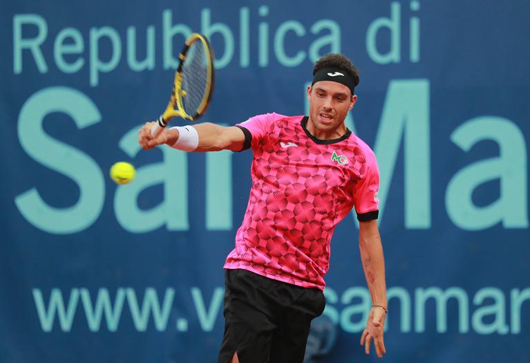 Il rovescio di Marco Cecchinato (foto San Marino Open/Calabrò)