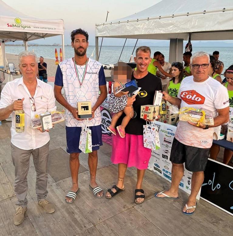 Marco Faccini e Niccolò Strano premiati al BT 100 Eolo Beach Contest Proxienergy 2022 (foto Noemi Fadda)
