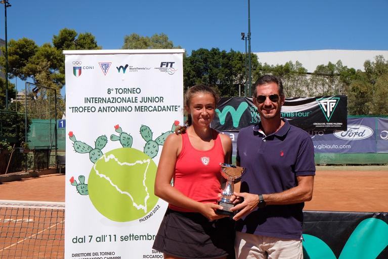 ITF Palermo Junior: la vincitrice Emma Ghirardato con Marco Valentino