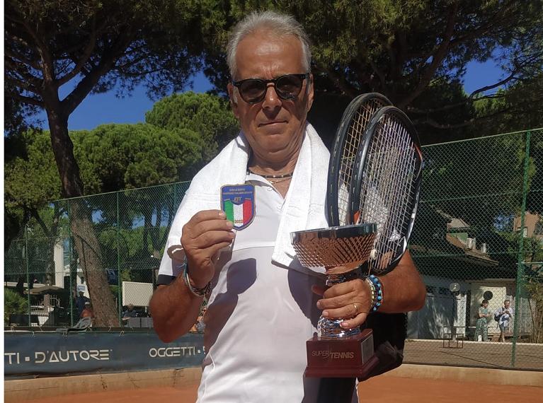 Paolo Moscelli, vincitore del titolo di singolare e doppio over 60