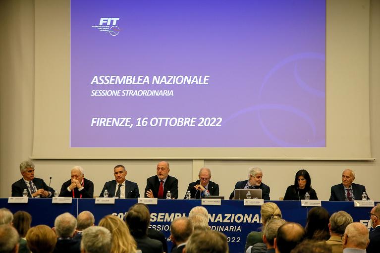 60esima Assemblea FIT: da sin. Isidoro Alvisi, Nicola Pietrangeli, Gianni Milan, Angelo Binaghi, Carlo Pennisi, Massimo Verdina, Chiara Appendino, Mario Collarile