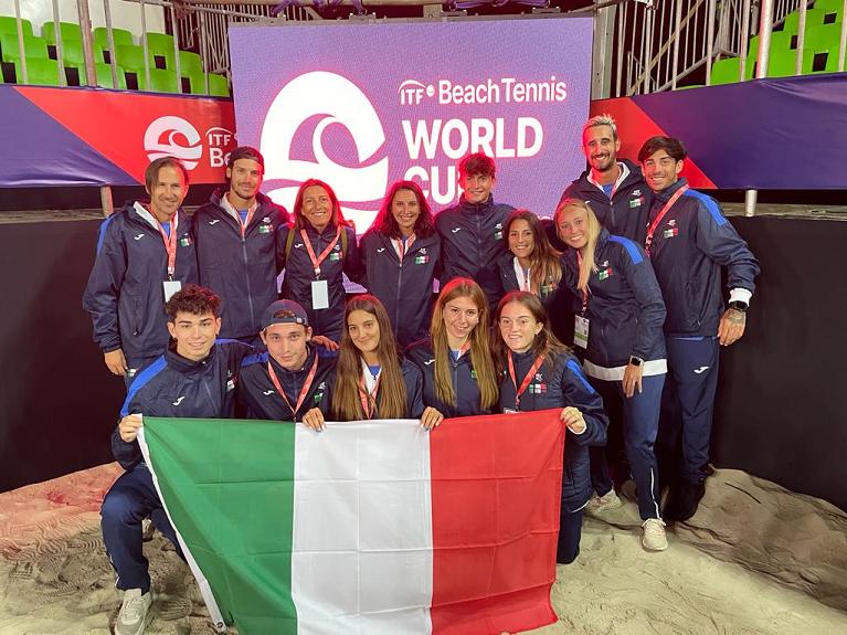 La Nazionale italiana maggiore e Under 18 partite per la Beach Tennis World Cup 2022 di Rio de Janeiro