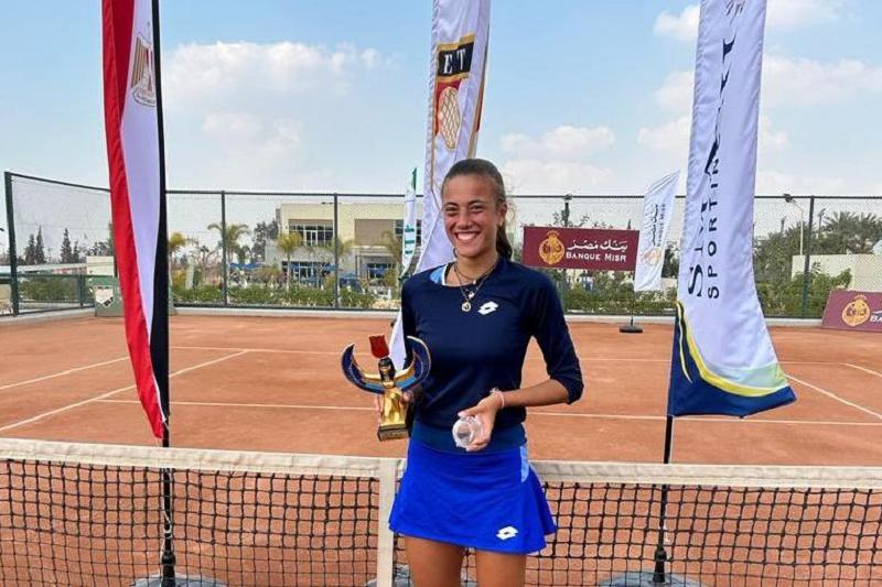 Federica Urgesi con il trofeo conquistato al J500 del Cairo