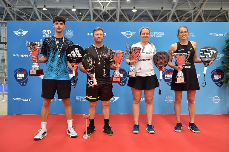 I vincitori della prima tappa del circuito Slam Padel by MINI: Flavio Abbate e Marcelo Capitani, Giorgia Marchetti e Chiara Pappacena (Foto Adelchi Fioriti)