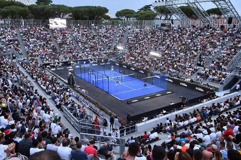 Il pubblico che ha riempito la Grand Stand Arena al Foro Italico per la prima edizione del BNL Italy Major Premier Padel (foto Fioriti)