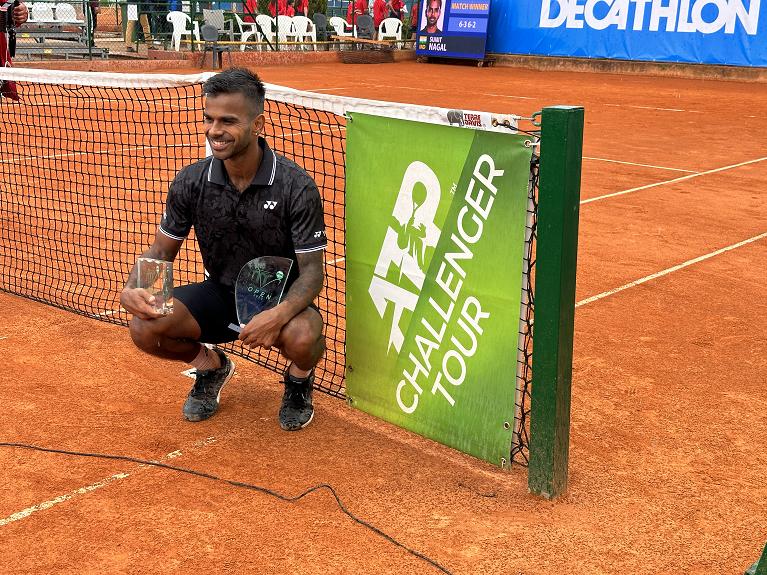 Sumit Nagal con il trofeo (foto Pietro Corso)