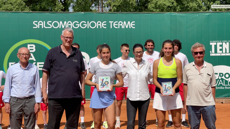 Elizara Yaneva e Martina Genis Salas con la direzione del Torneo Bayer