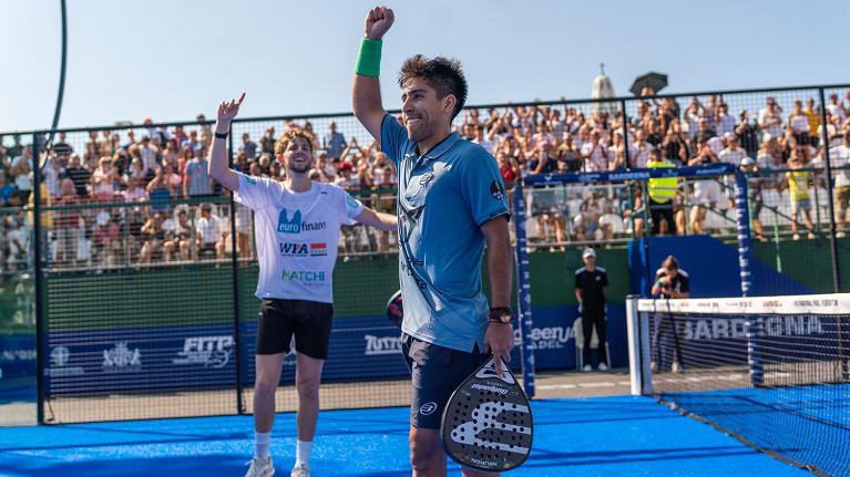 L'esultanza di Federico Chingotto e Mike Yanguas, campioni del FIP Platinum Sardegna (Foto  https://www.padelfip.com/)