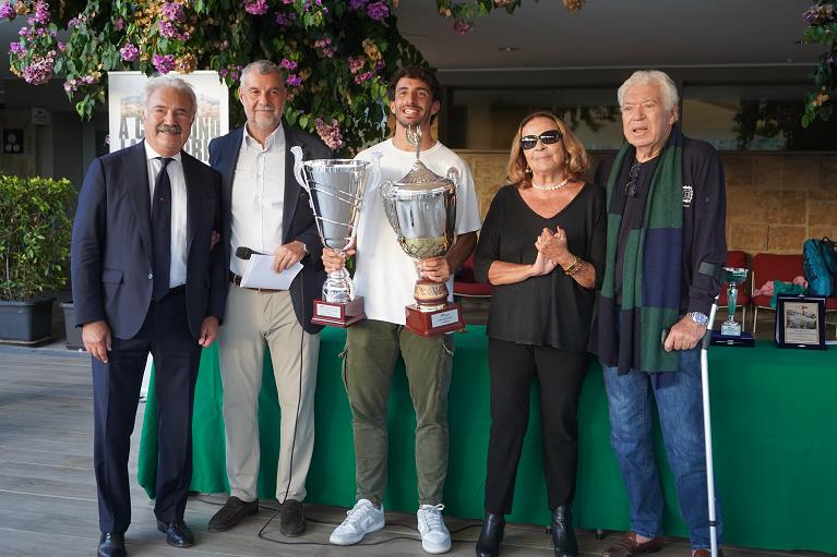 Da sinistra verso destra: il presidente del C.C. Roma Paolo Vitale, il Consigliere al tennis Roberto Rezzi, Gian Marco Ortenzi, Paola Caltagirone e Nicola Pietrangeli (Foto Pietro Corso).