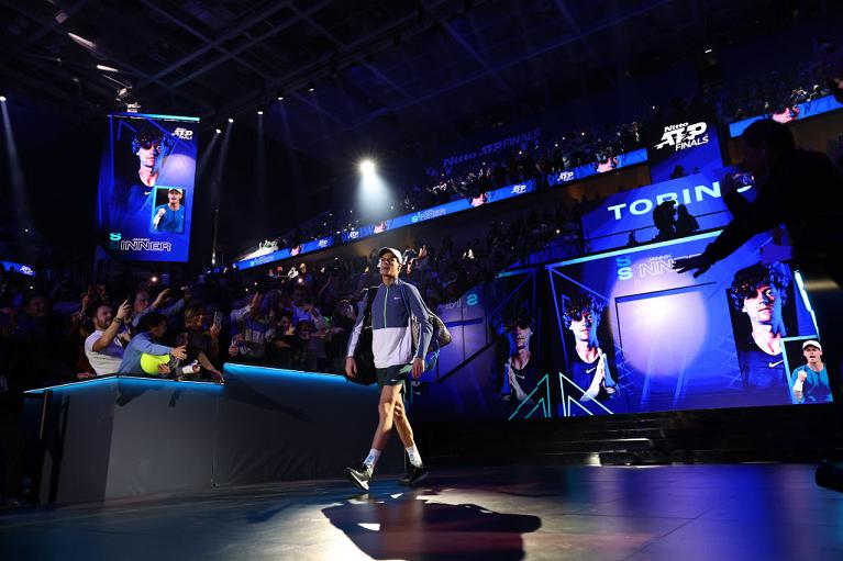 L'ingresso di Sinner sul Centrale del Pala Alpitour per il primo match di round robin contro Tsitsipas (foto Getty Images)