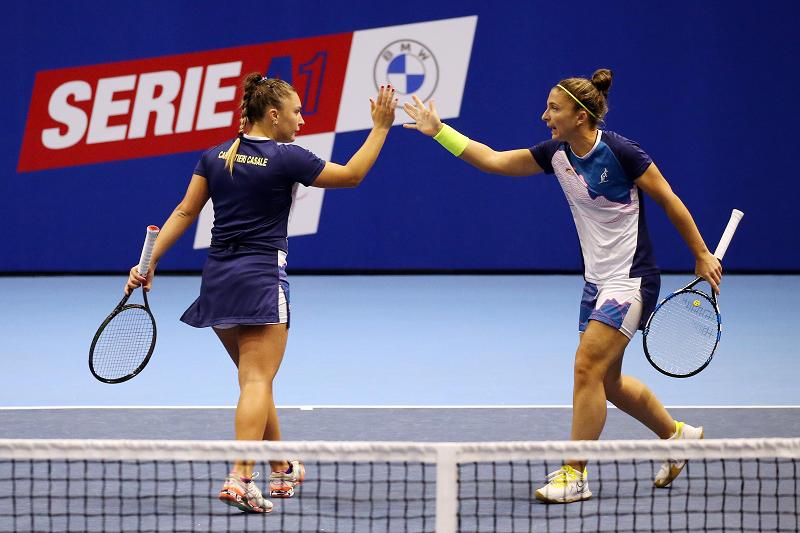 La gioia di Sara Errani e Lisa Pigato della Società Canottieri Casale (foto Sposito)