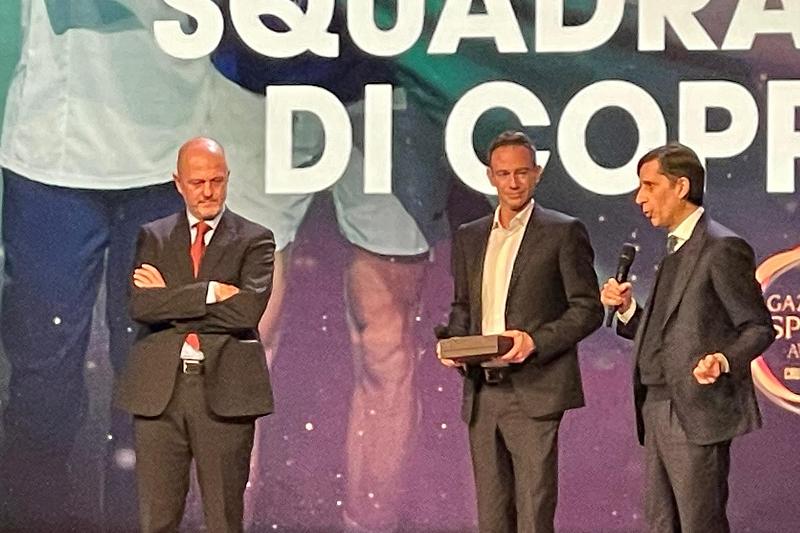 Il presidente della Federazione Italiana Tennis e Padel, Angelo Binaghi, e il capitano azzurro di Coppa Davis Filippo Volandri ai Gazzetta Sports Awards (Foto FITP)