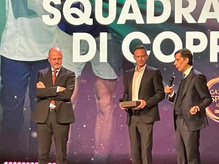 Il presidente della Federazione Italiana Tennis e Padel, Angelo Binaghi, e il capitano azzurro di Coppa Davis Filippo Volandri ai Gazzetta Sports Awards (Foto FITP)