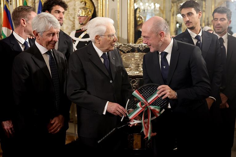 Da sinistra: Il Ministro dello Sport Abodi, il Presidente della Repubblica Mattarella ed il presidente della FITP Binaghi (foto Sposito/FITP)