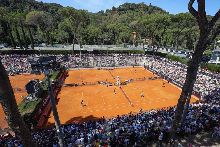 Il pubblico assiepato nelle tribune sui Campi 1 e 2 (foto Maiozzi)