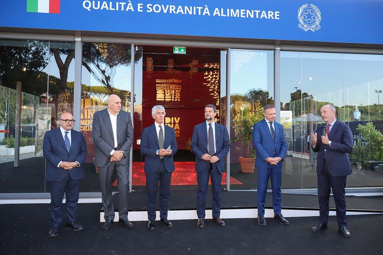 Gennaro Sangiuliano (Ministro della Cultura), Guido Crosetto (Ministro della Difesa), Andrea Abodi (Ministro dello sport), Francesco Lollobrigida (Ministro dell'Agricoltura) e Angelo Binagli (Presidente FITP) - Foto FITP
