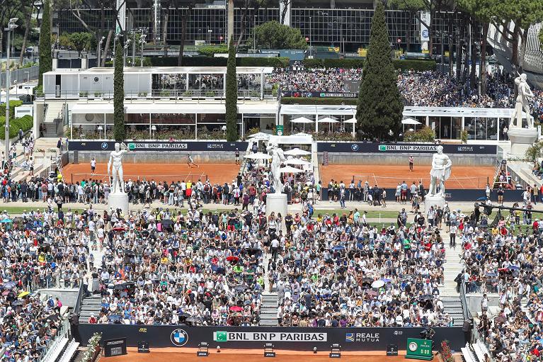 Folla di appassionati al Foro Italico (foto Maiozzi)