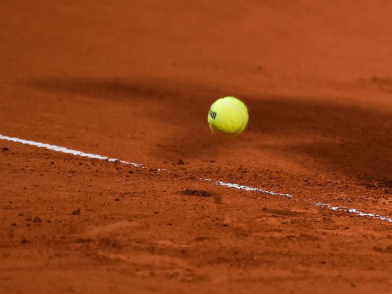 Rimbalzo palla da tennis