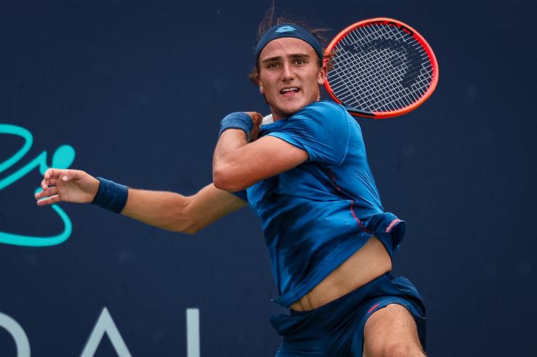 Mattia Bellucci esegue un dritto (Getty Images)