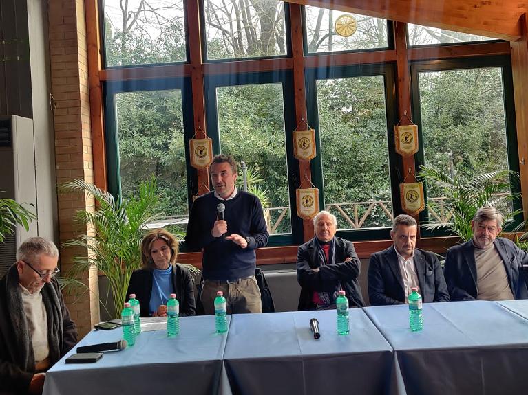 tavolo di presentazione del Trophy Tour