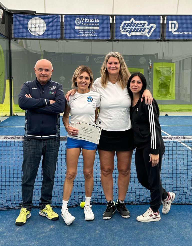Il team del Bola Padel che ha trionfato a Castel di Lama