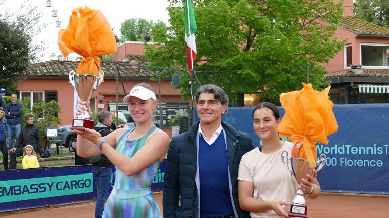 Il doppio femminile è di colore azzurro con Marino e Giambelli