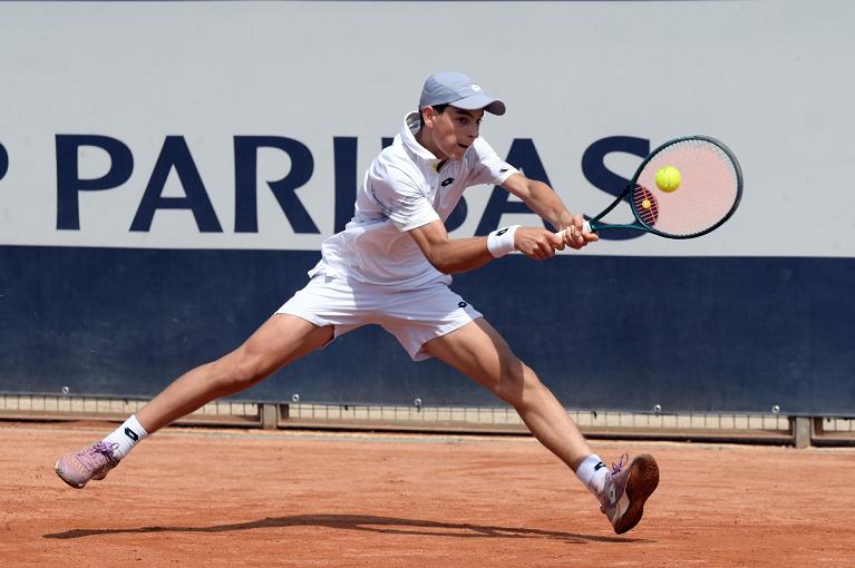 L'allungo del sardo Lorenzo Rocco, protagonista agli Internazionali d'Italia under 16 in corso di svolgimento al Foro Italico (foto FITP)