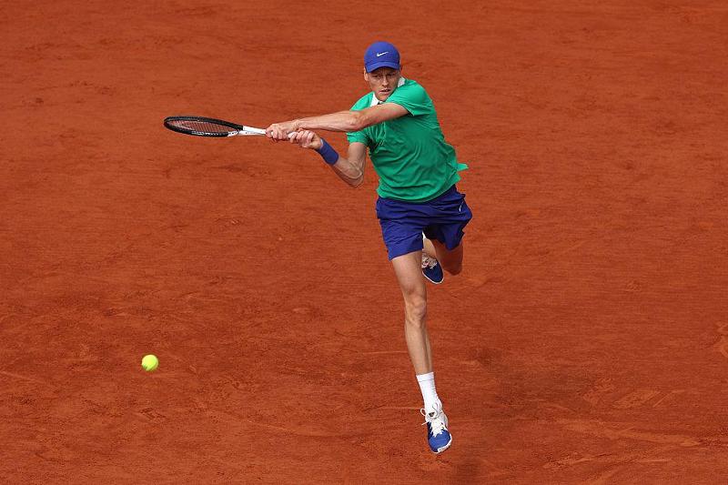 Sinner in azione col rovescio (Getty Images)