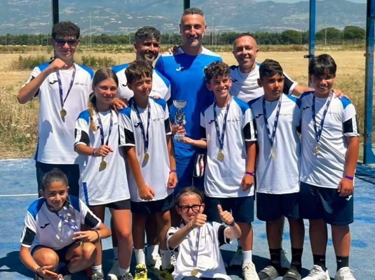La formazione della Puglia/Basilicata under 12/14 che ha partecipato alla Coppa delle Regioni di padel a Sibari in Calabria