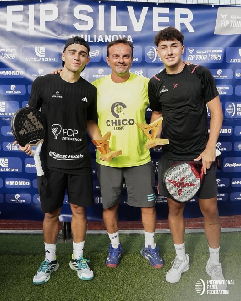 I vincitori con il direttore del torneo