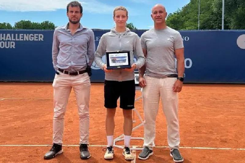 Sveva Fumagalli con il trofeo di San Marino Junior 2025