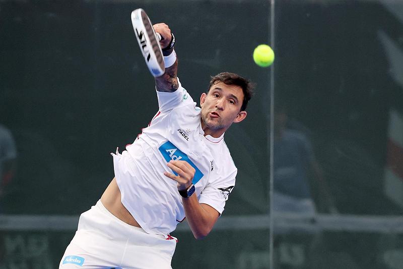 Giocare bene a padel: a lezione dal professor Sanyo