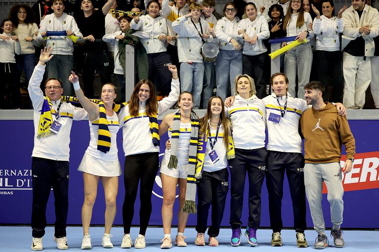 La squadra dell'AT Verona Falconeri campione d'Italia femminile nel 2024 (Foto Giampiero Sposito/FITP)