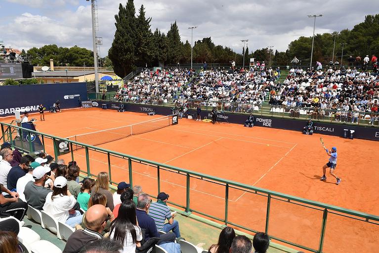 Il Campo Centrale del Tennis Club Cagliari, sede della competizione tricolore per l’ottavo anno consecutivo (foto Francesco Panunzio)