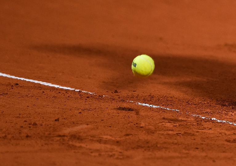 Rimbalzo palla da tennis