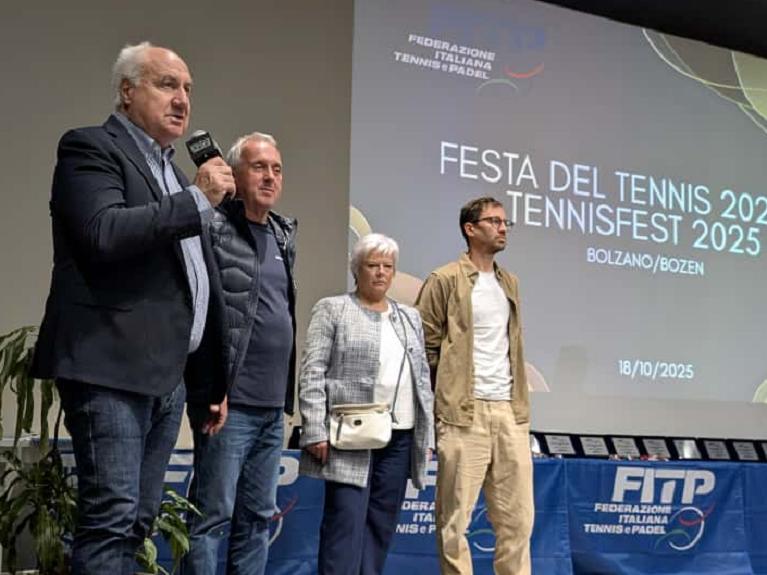 20251018_Il_comitato_provinciale_von_Roland_Sandrin__al_microfono_.jpeg