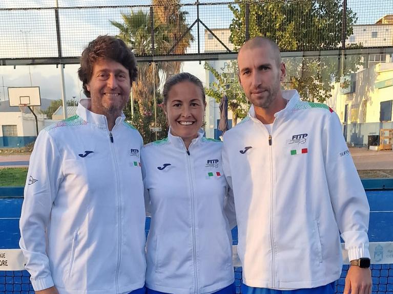 Lo staff delle nazionali azzurre alla FIP Euro Padel Cup: da sinistra Saverio Palmieri, Marcela Ferrari e Filippo Scala (Foto FITP)