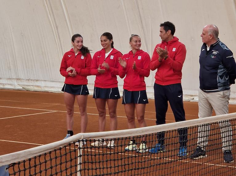 20251013_La_squadra_del_TC_Cagliari_____Marcella_e_Barbara_Dessolis__Alessandra_Mazzola__da_sx_.jpg