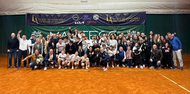 La festa del Tc Bisenzio che vince 4-2 lo scontro diretto con At Macerata