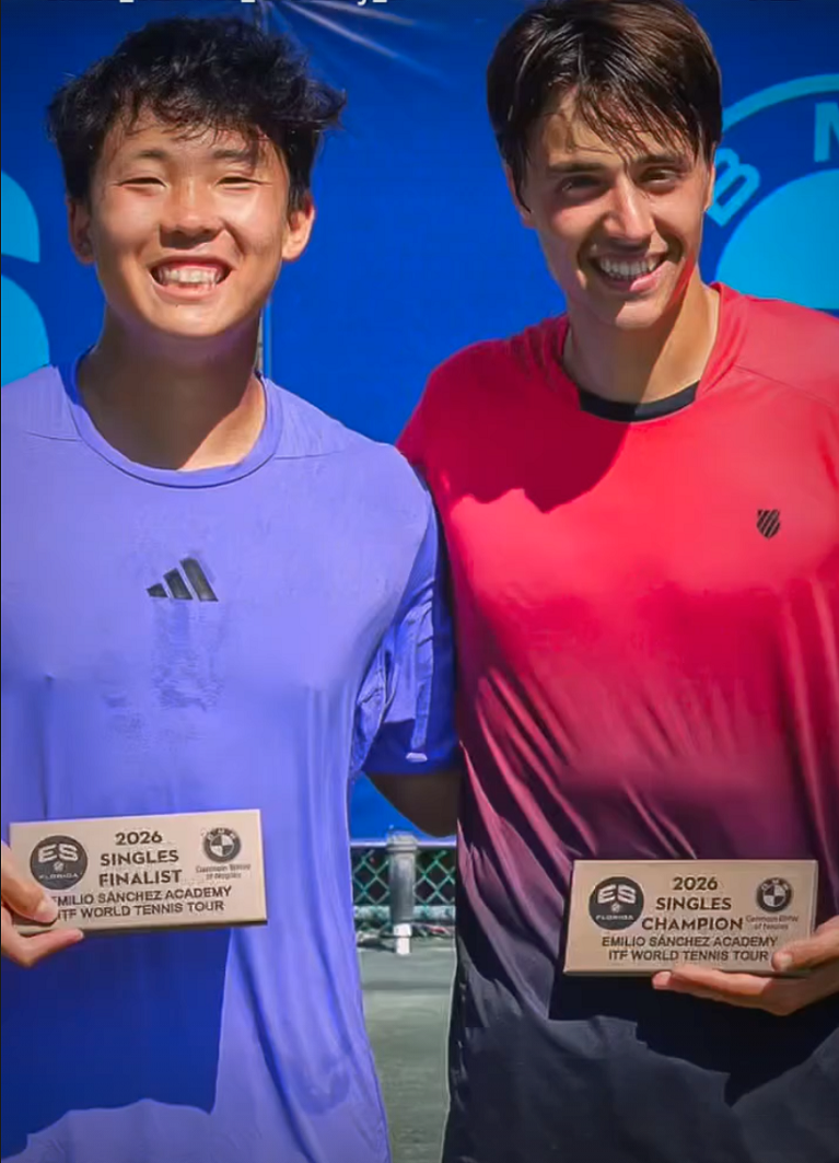 Tommaso Compagnucci (a destra) e l'americano Hunter Heck premiati a Naples (FL)