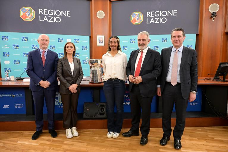Da sinistra verso destra: Angelo Binaghi, Elena Palazzo, Tyra Caterina Grant, Francesco Rocca e Ascanio Cascella alla conferenza di presentazione di Italia-Giappone di BJK Cup (Foto FITP)
