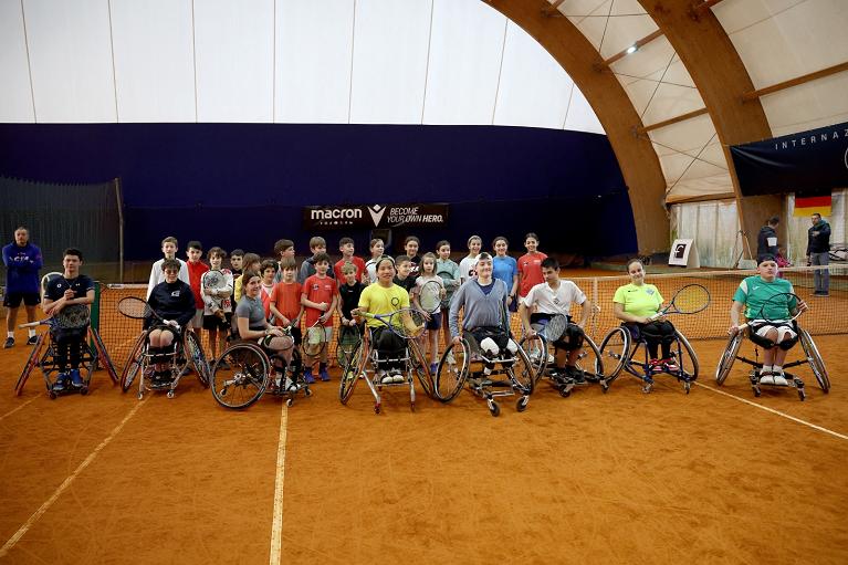 Tennis Villa Carpena per l'incontro tra atleti Wheelchair e gli studenti forlivesi