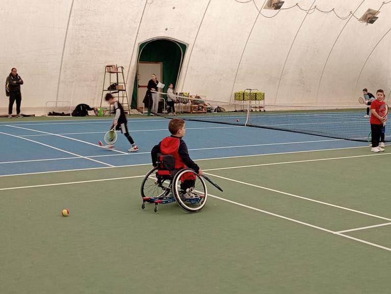 Il piccolo Filippo Bussotti, classe 2016, proveniente dal progetto “Racchette in Classe” ha partecipato alla tappa provinciale FITP Junior Program di Perugia